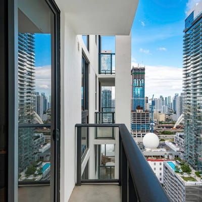 Cityline at The Crosby | High-Floor Lux Suite