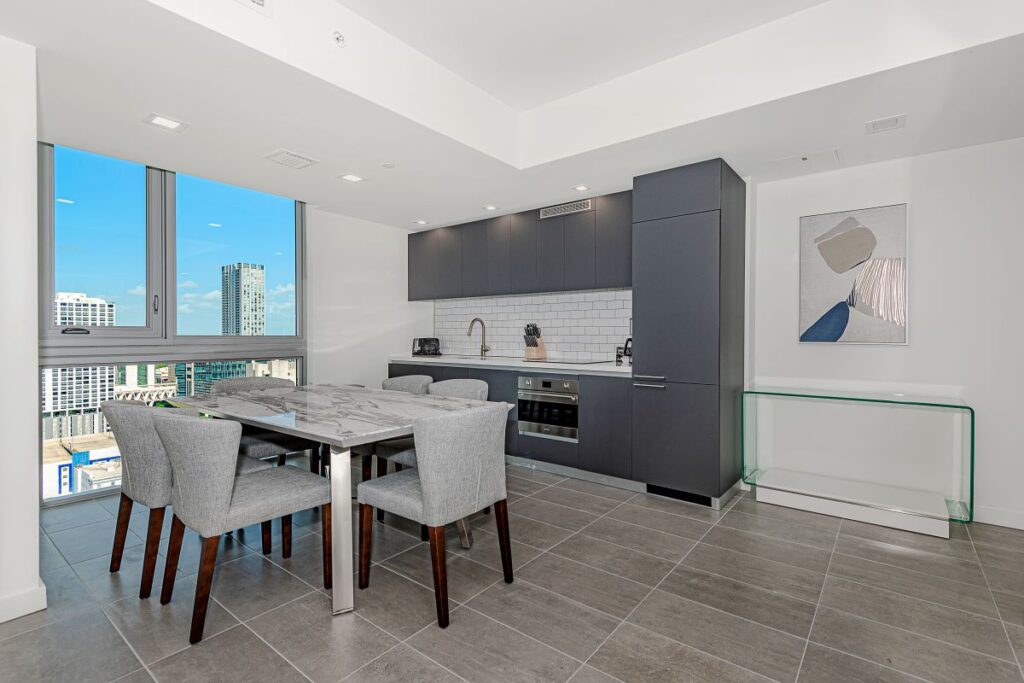 Full kitchen